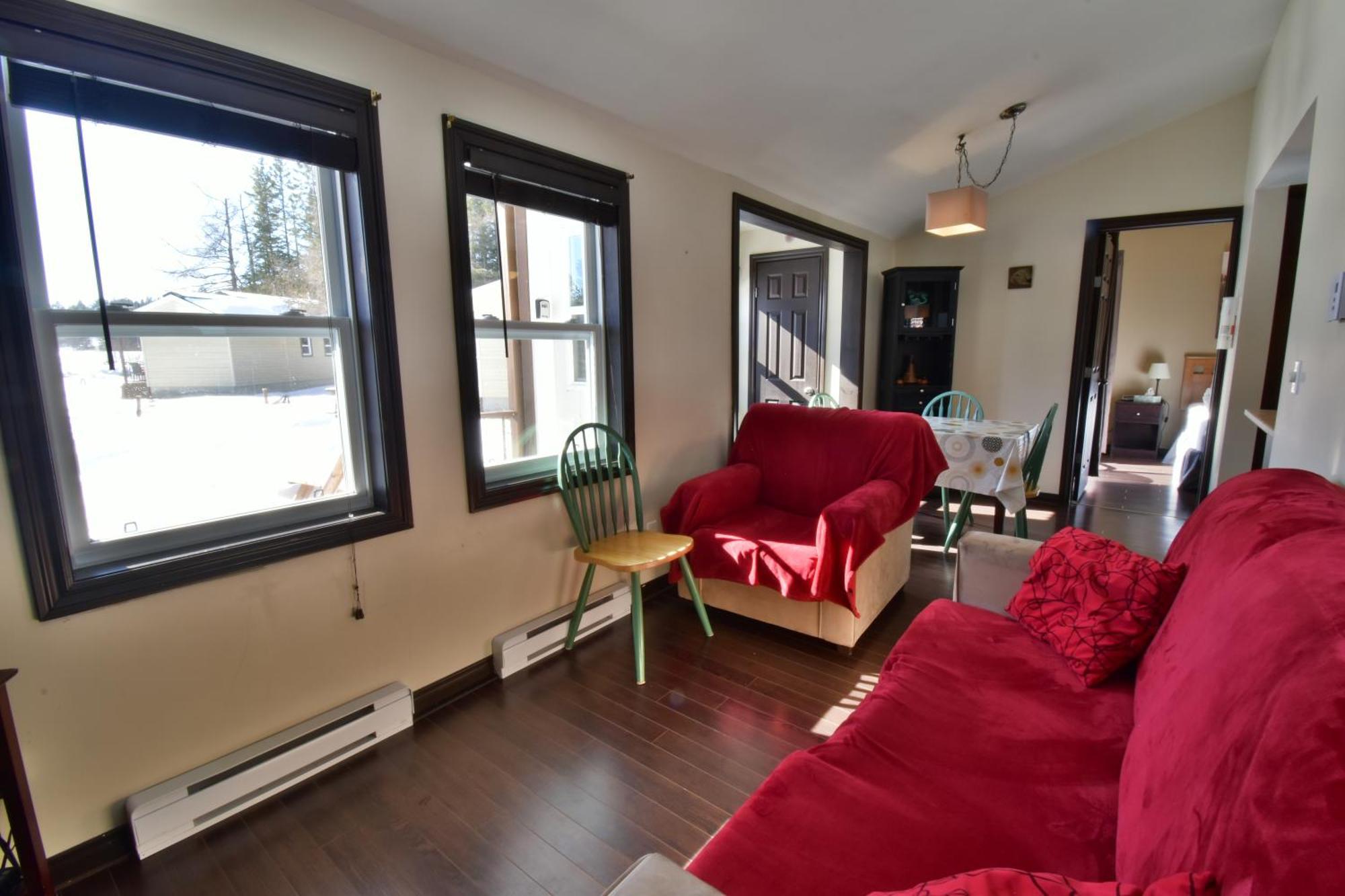 Emme Chalets Sainte-Lucie-de-Doncaster Exterior photo