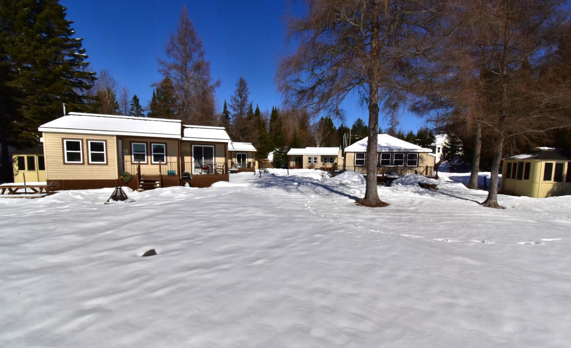 Emme Chalets Sainte-Lucie-de-Doncaster Exterior photo
