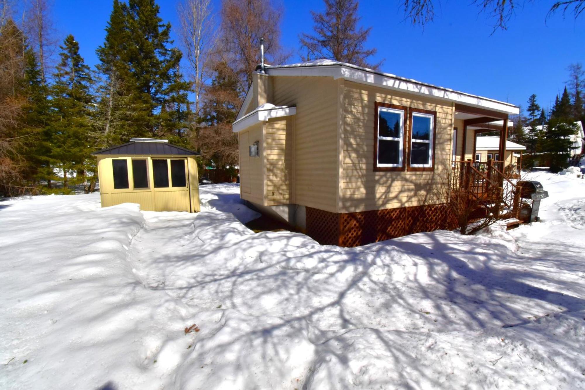 Emme Chalets Sainte-Lucie-de-Doncaster Exterior photo
