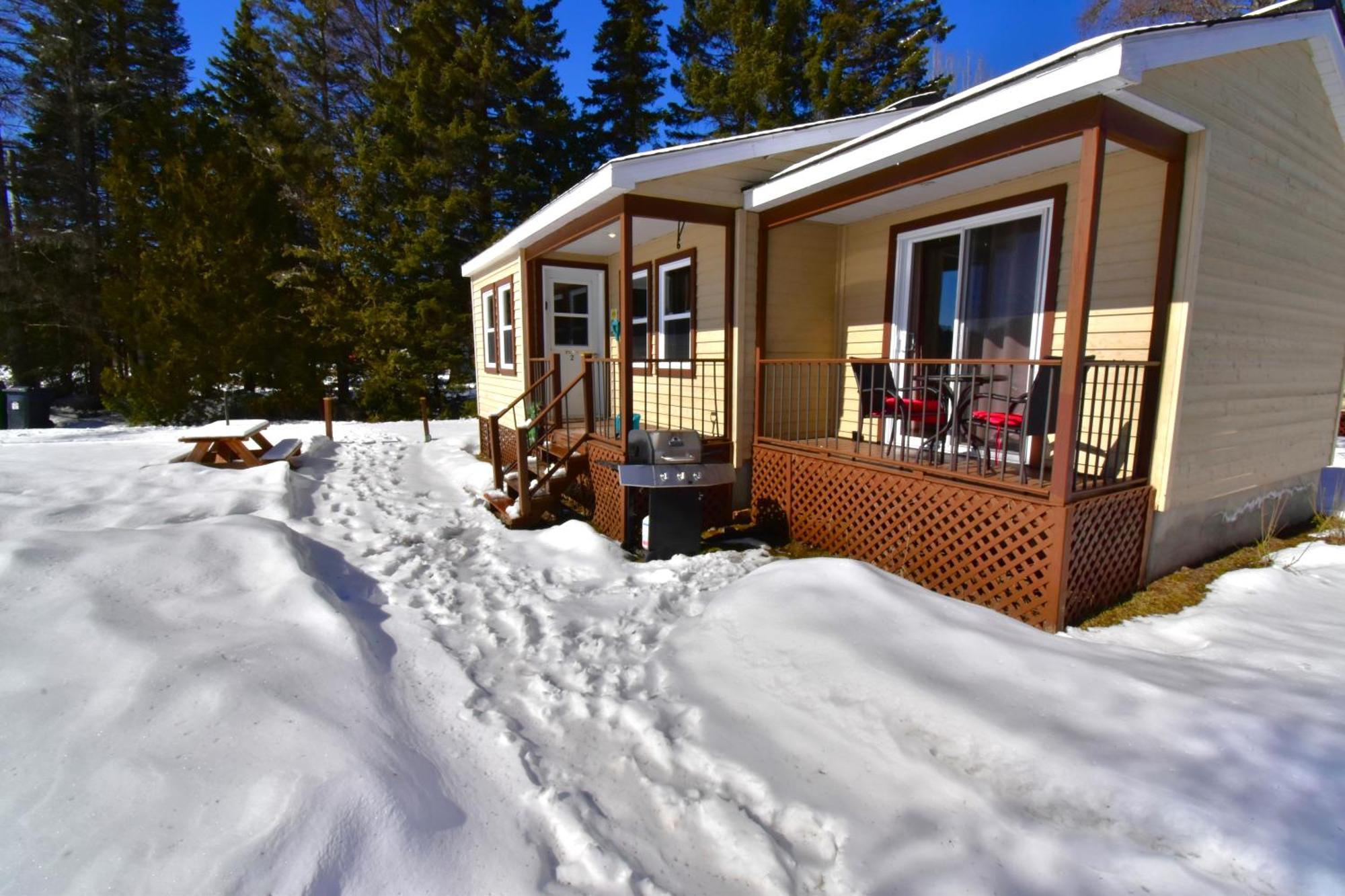Emme Chalets Sainte-Lucie-de-Doncaster Exterior photo