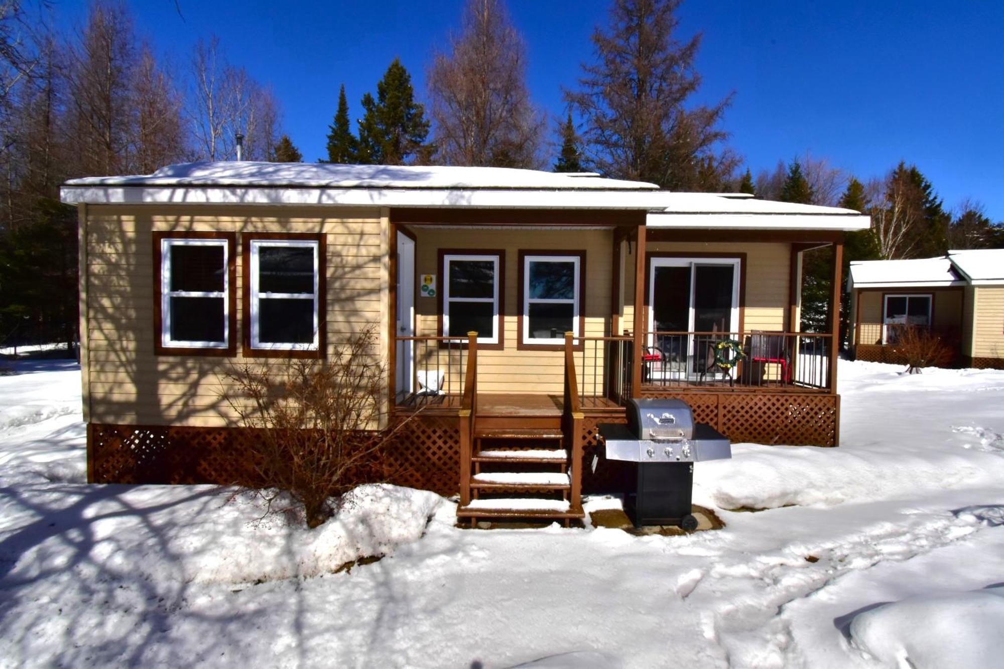 Emme Chalets Sainte-Lucie-de-Doncaster Exterior photo