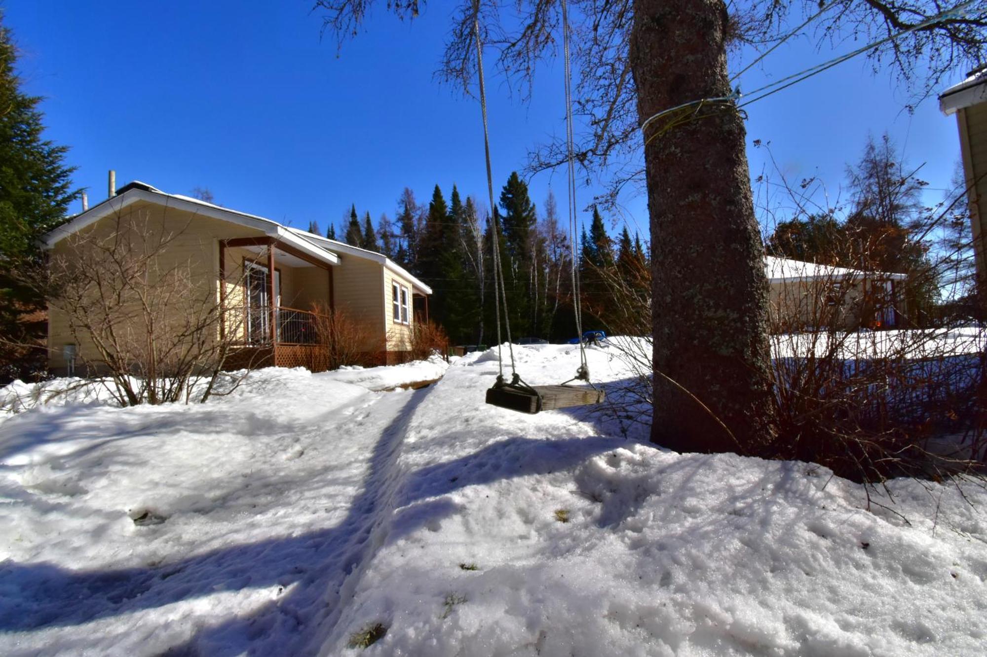 Emme Chalets Sainte-Lucie-de-Doncaster Exterior photo