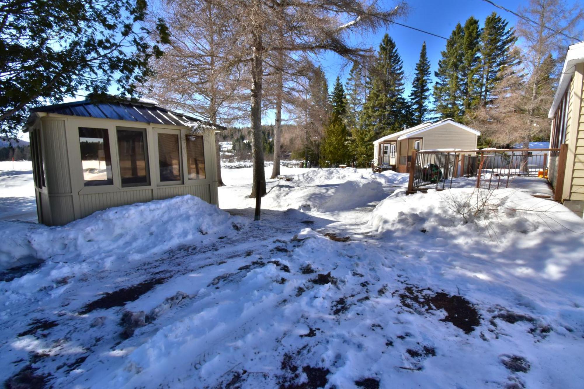 Emme Chalets Sainte-Lucie-de-Doncaster Exterior photo