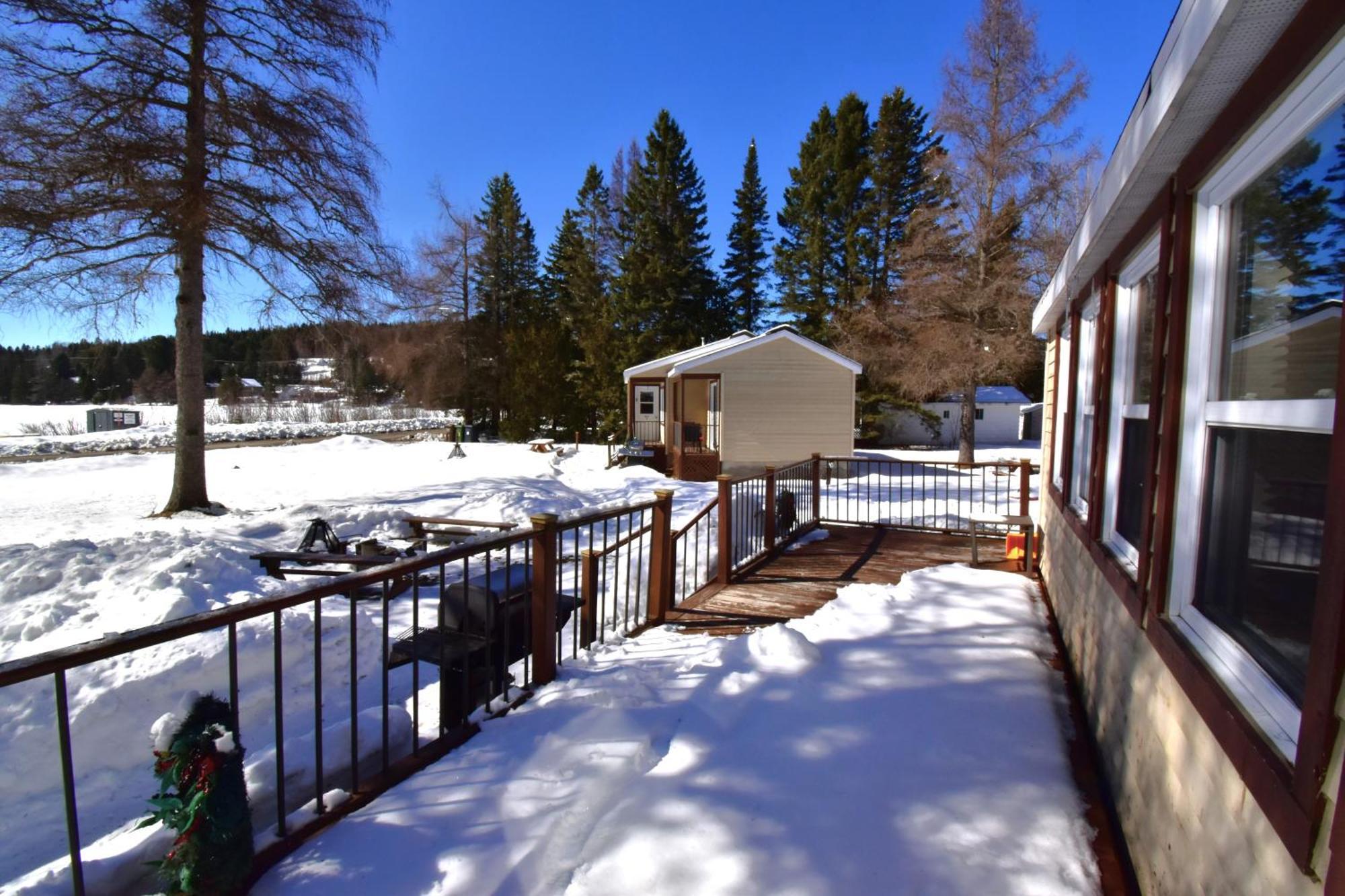 Emme Chalets Sainte-Lucie-de-Doncaster Exterior photo