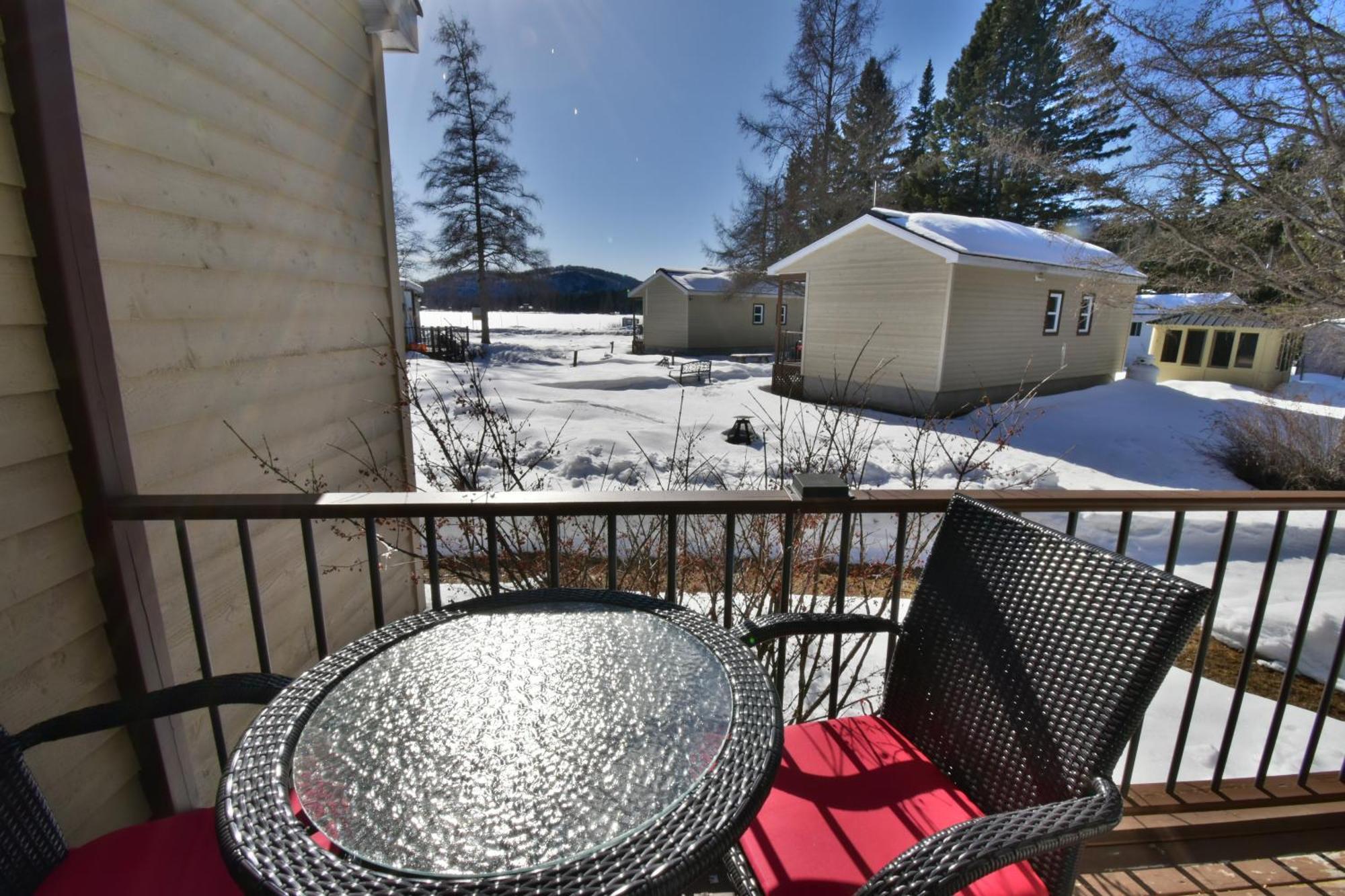 Emme Chalets Sainte-Lucie-de-Doncaster Exterior photo