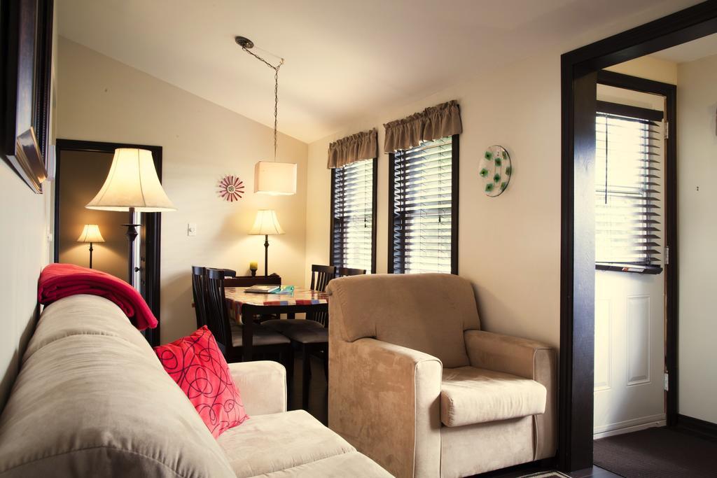 Emme Chalets Sainte-Lucie-de-Doncaster Room photo