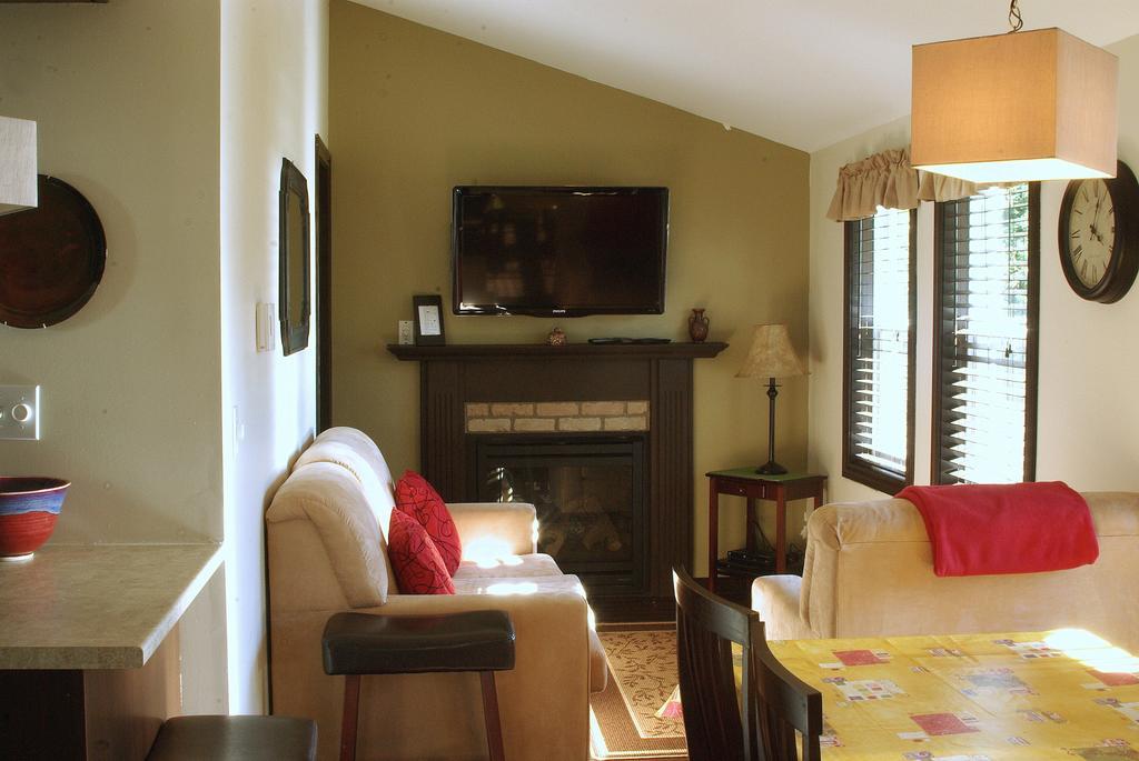 Emme Chalets Sainte-Lucie-de-Doncaster Room photo