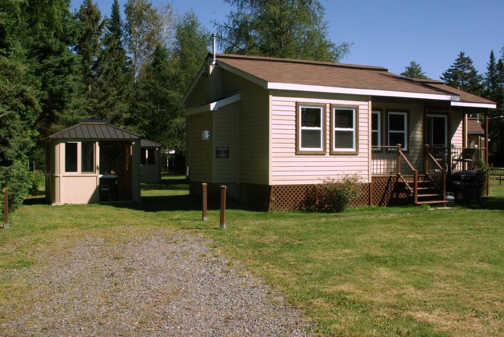 Emme Chalets Sainte-Lucie-de-Doncaster Room photo