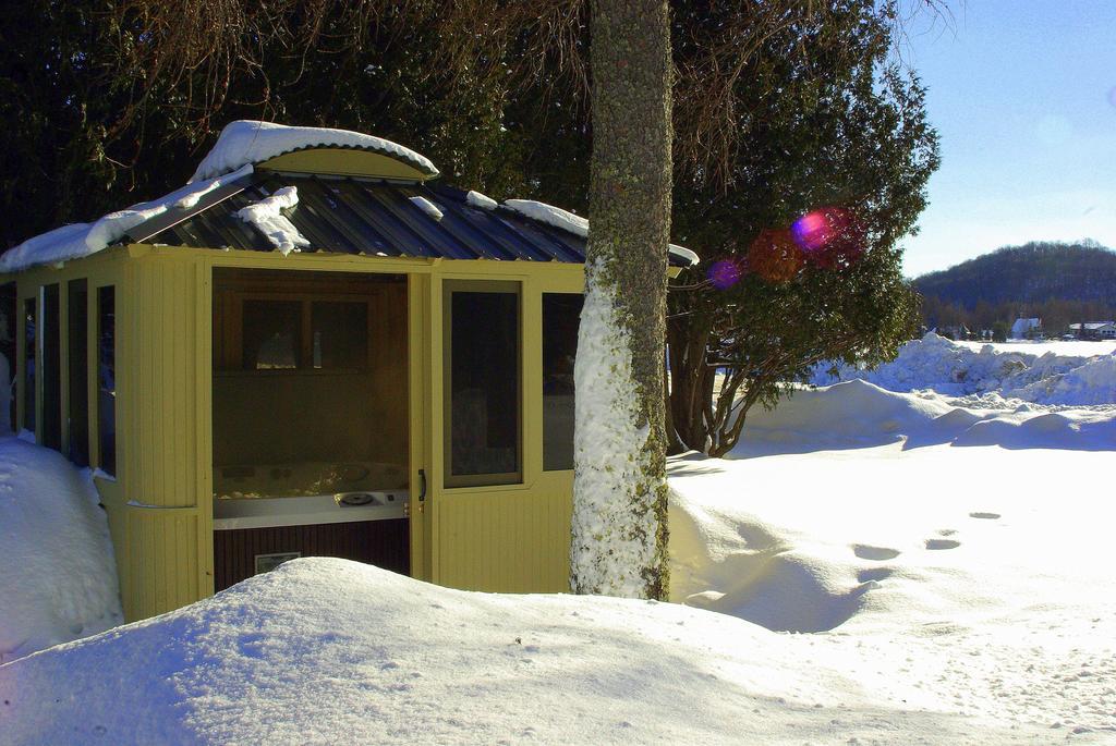Emme Chalets Sainte-Lucie-de-Doncaster Room photo