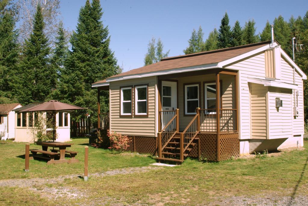 Emme Chalets Sainte-Lucie-de-Doncaster Room photo